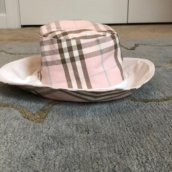 pink burberry bucket hat